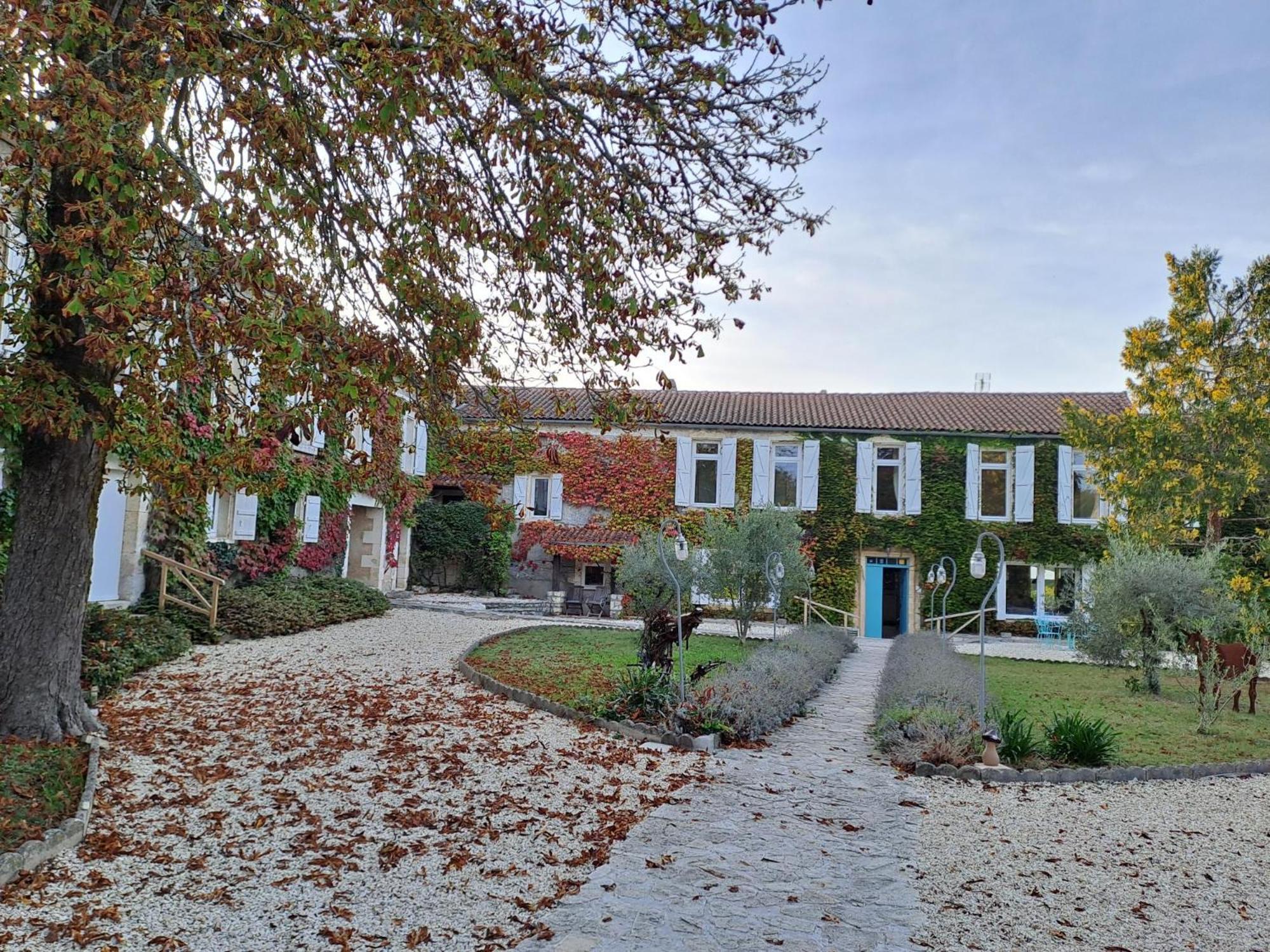 Logis Hotels Domaine Du Chatelard Dirac Ngoại thất bức ảnh